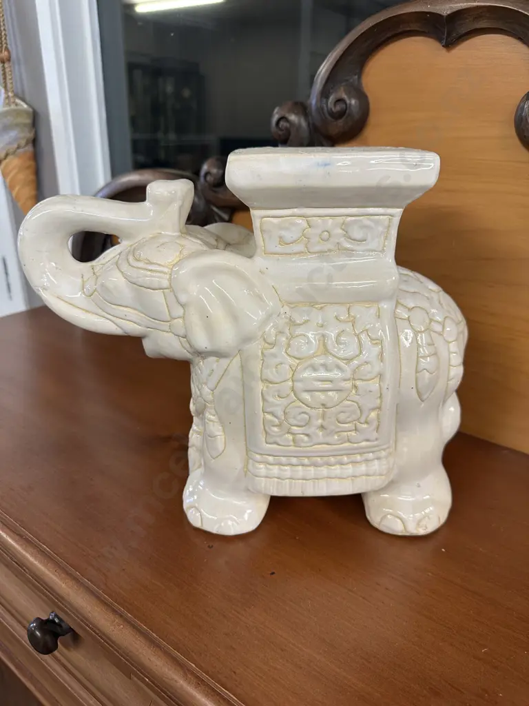Vintage Style Glazed Cream Ceramic Elephant Plant Stand H27.5cm. Image 1++