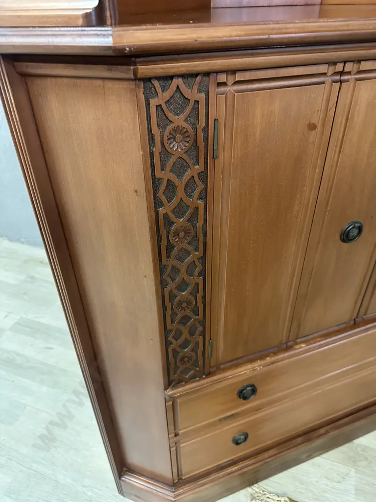 Kauri Corner Cupboard. 2150 x 100cm Image 1++