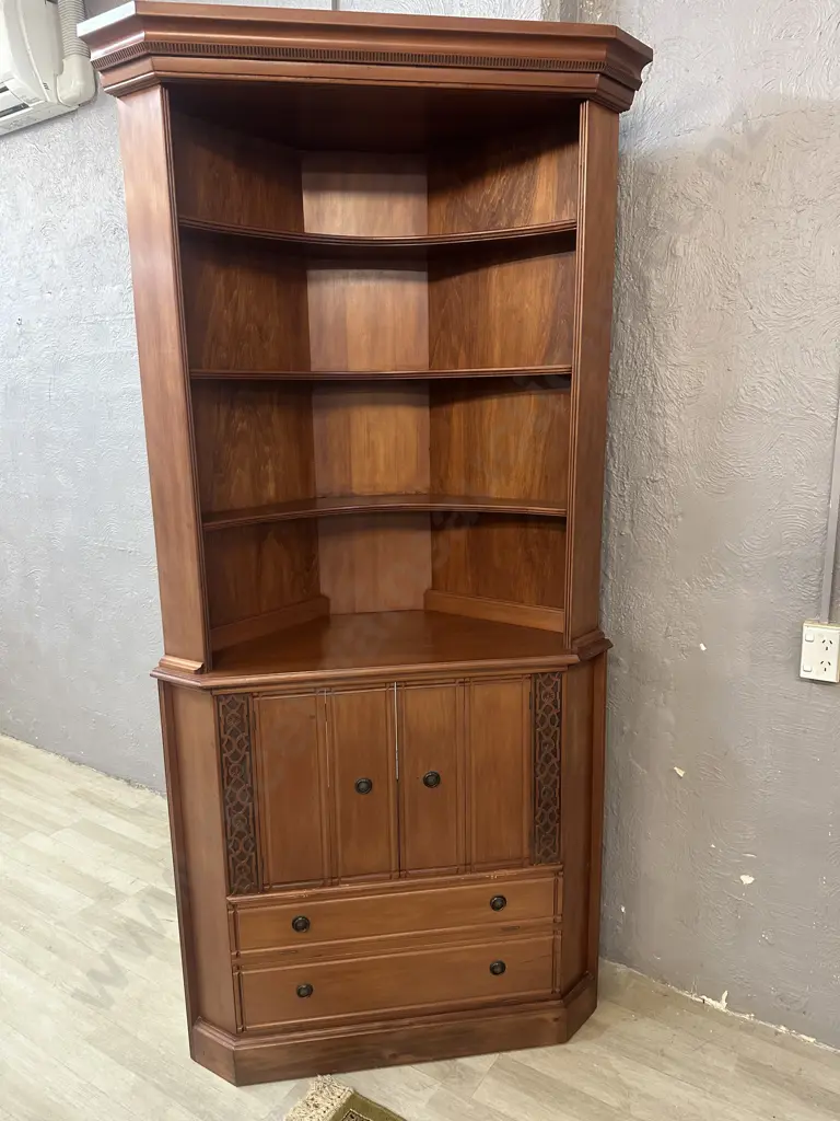 Kauri Corner Cupboard. 2150 x 100cm Image 1++