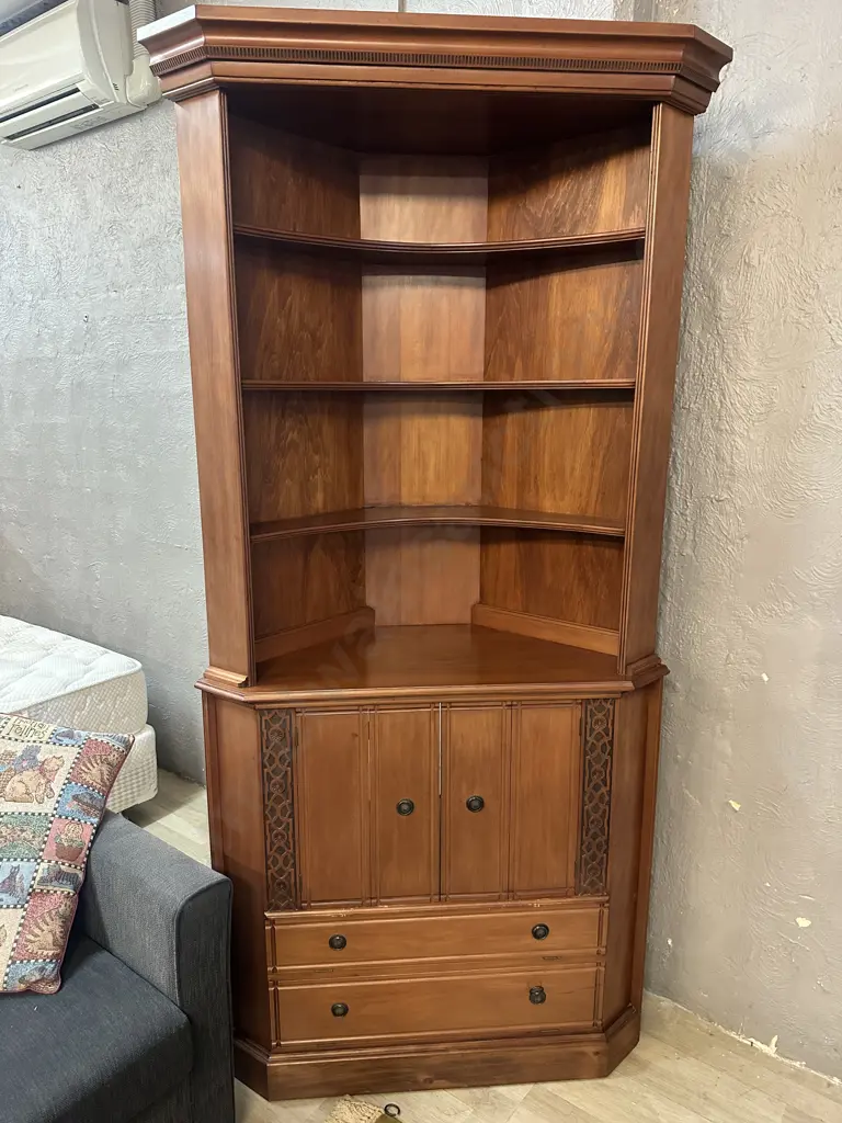 Kauri Corner Cupboard. 2150 x 100cm Image 1++