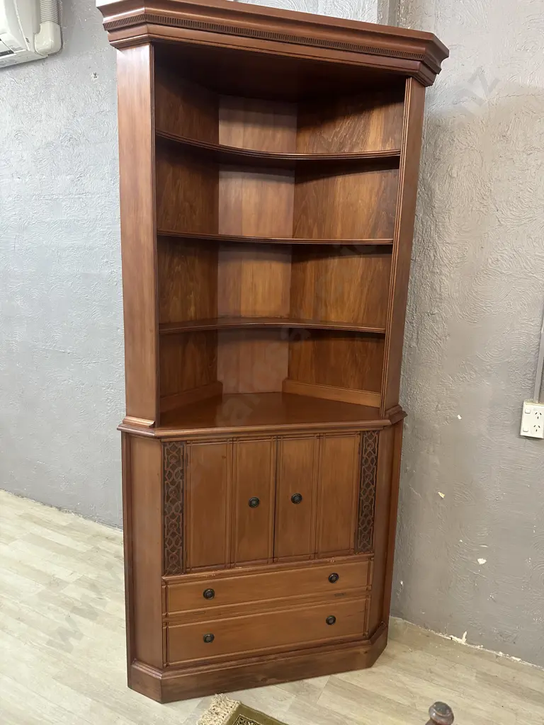 Kauri Corner Cupboard. 2150 x 100cm Image 1++