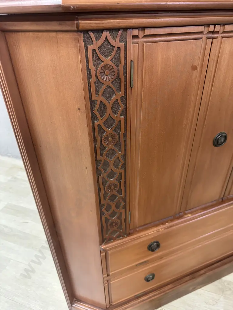 Kauri Corner Cupboard. 2150 x 100cm Image 1++