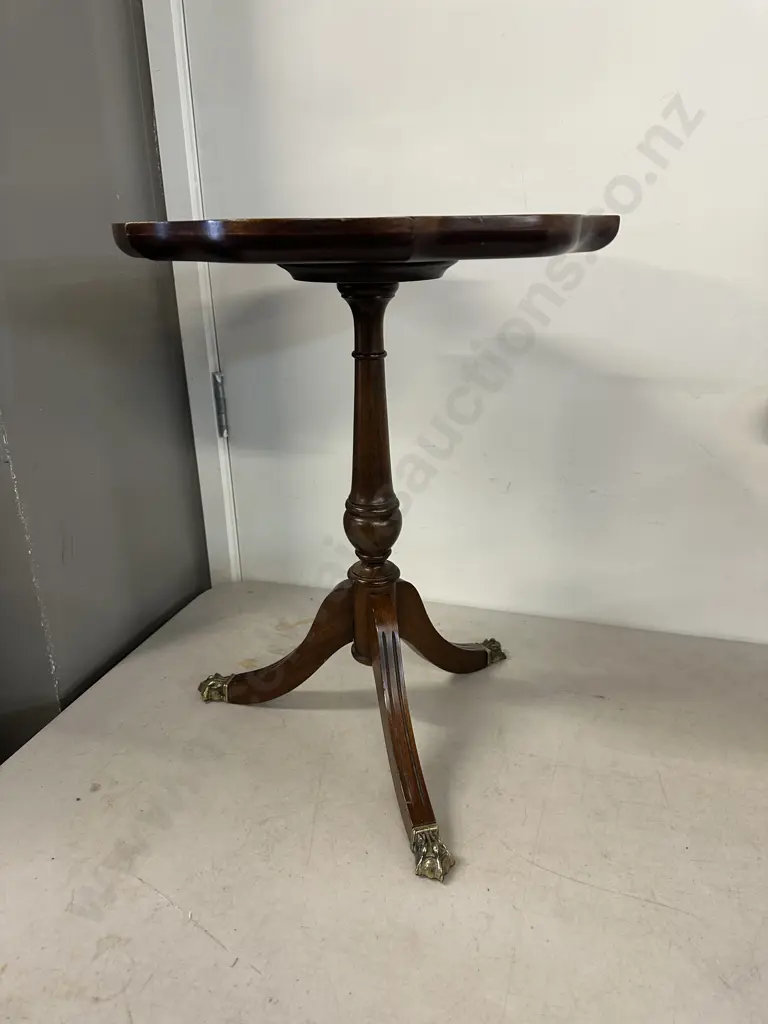 Mahogany Wine Table Scalloped EdgeBrass Claw Feet H51 Dià19cm. Image 1++