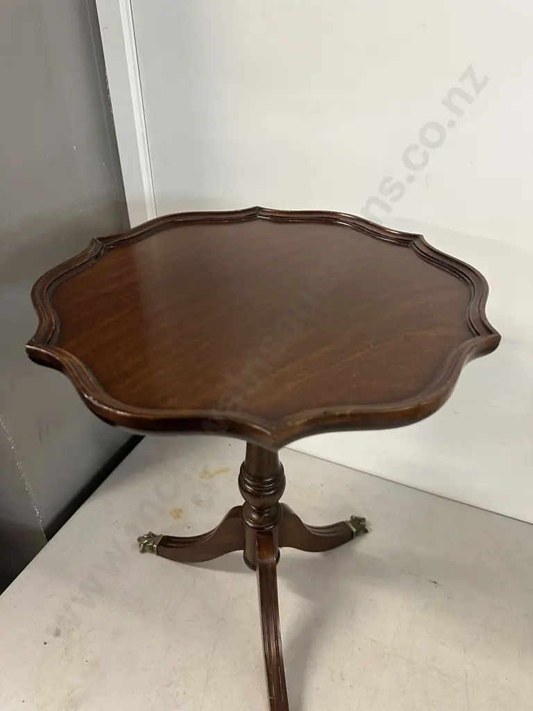 Mahogany Wine Table Scalloped EdgeBrass Claw Feet H51 Dià19cm. Image 1++