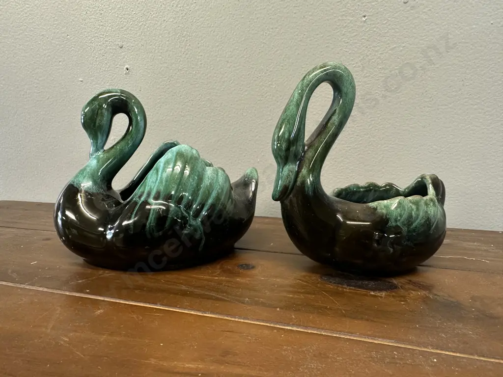 Vintage Blue Mountain Pottery Swan Planters x2 Green & Black Glaze Image 1++