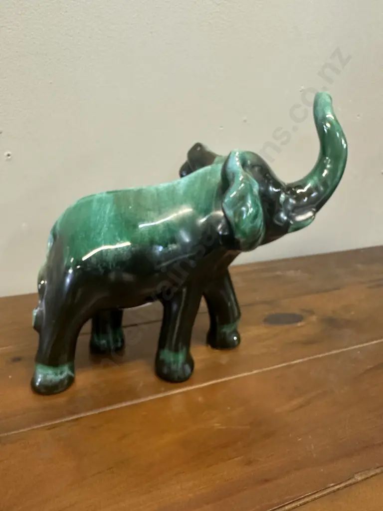 Vintage Blue Mountain Pottery Elephant Figurine Green & Black Glaze H20.5cm. Image 1++