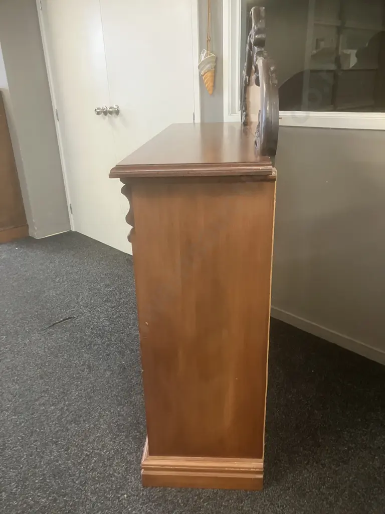 Chiffonier With Raised Carved Back, 2 Door, 2 Drawer. H150 W125 D39cm Image 1++