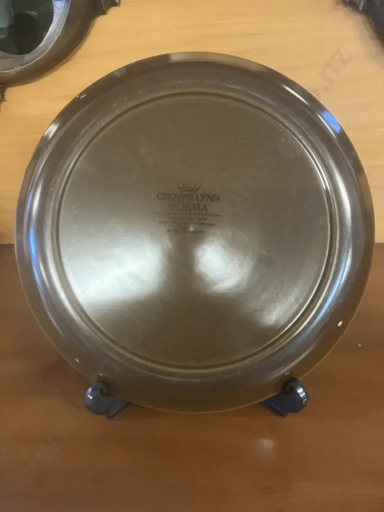 Crown Lynn Forma Dinner Plate - Tosca Pattern d927, 1969-1979. Dia 26cm Image 1++