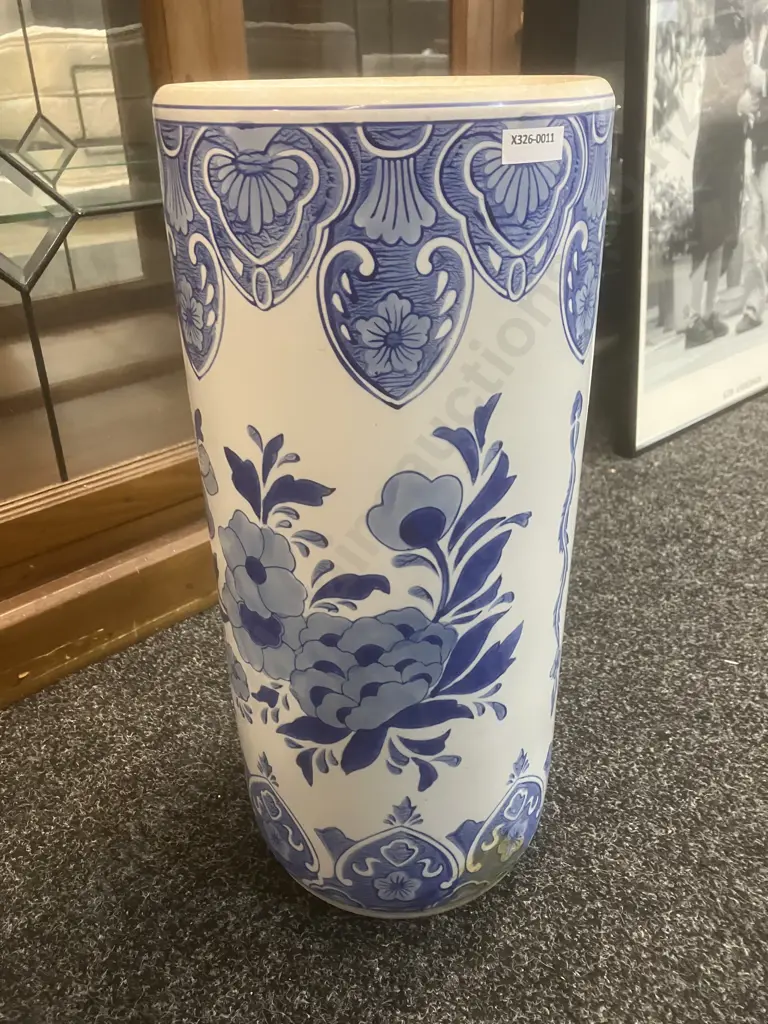 Blue & White Ceramic Umbrella Stand. 45cm Image 1++