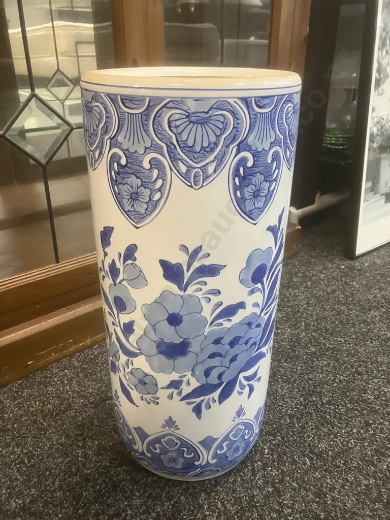 Blue & White Ceramic Umbrella Stand. 45cm Image 1++