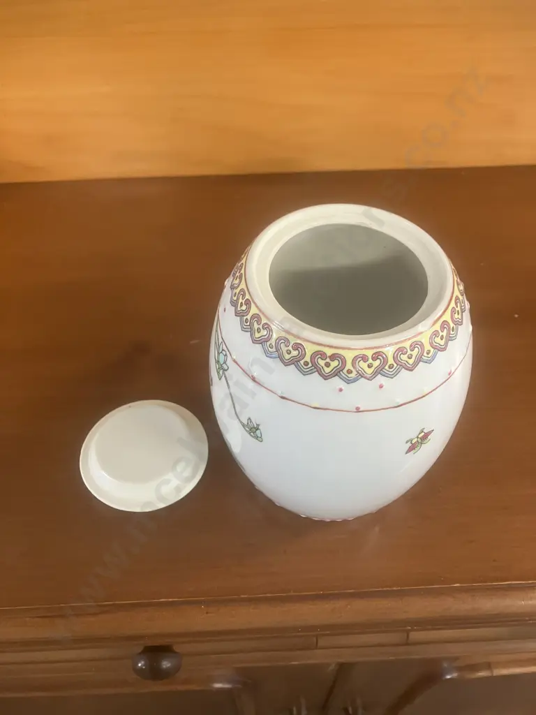 Vintage 1960s Handpainted Chinese Porcelain Tea Caddy With Pierced Lid. H15cm Image 1++