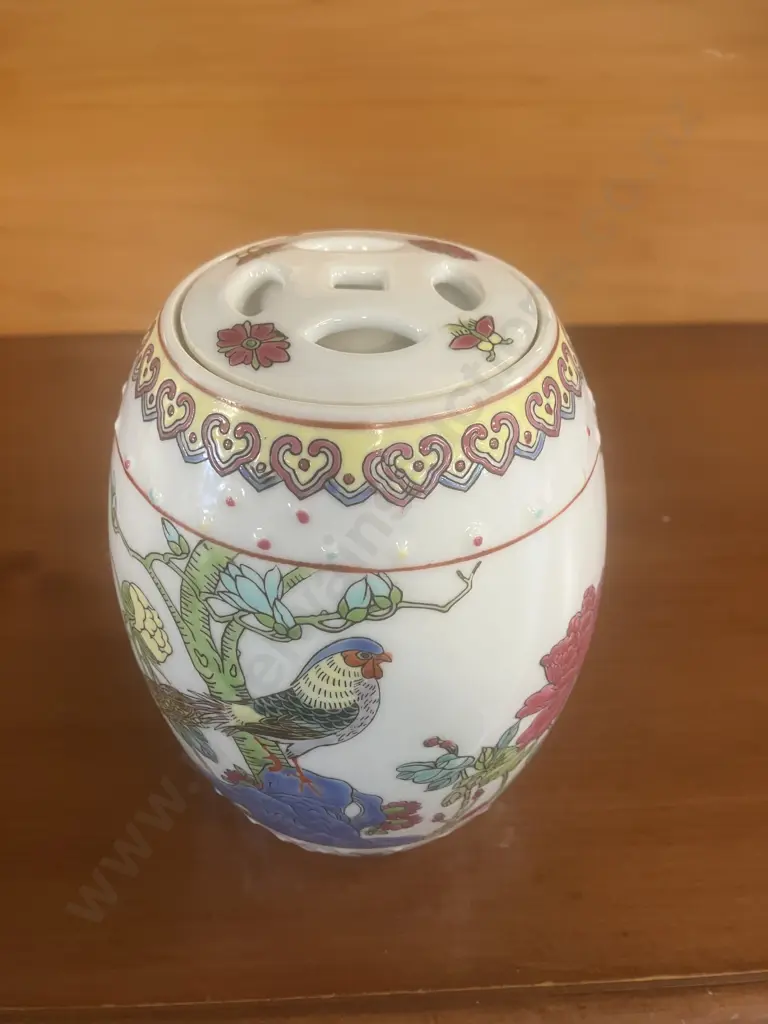 Vintage 1960s Handpainted Chinese Porcelain Tea Caddy With Pierced Lid. H15cm Image 1++