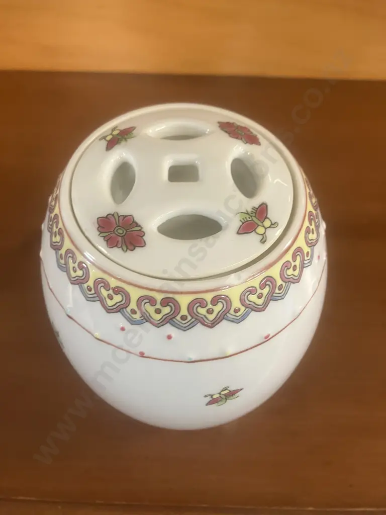 Vintage 1960s Handpainted Chinese Porcelain Tea Caddy With Pierced Lid. H15cm Image 1++