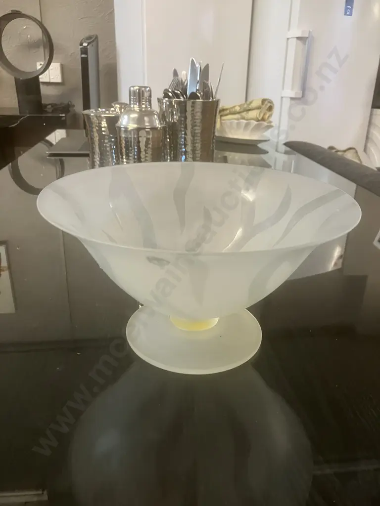 A Vidrios de Levante (Spain) Hand Made Art Glass Fruit Bowl. 15 x 28cm Image 1++