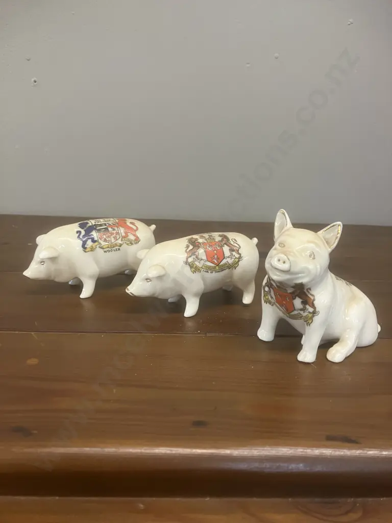 Vintage Arcadian Miniature Crested Pigs x 3 - England Image 1++