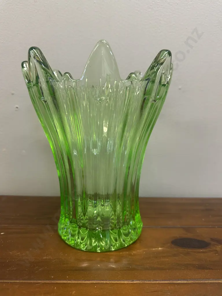 Vintage Sowerby Art Deco Green Pressed Glass Posy Vase H20cm. Image 1++