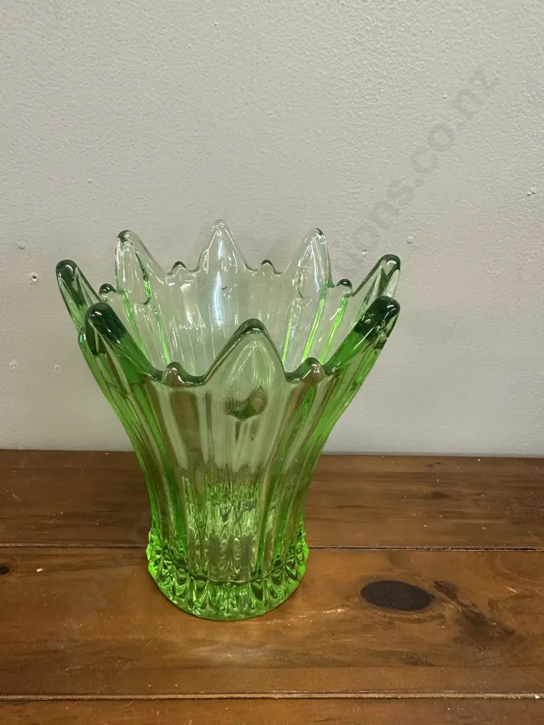 Vintage Sowerby Art Deco Green Pressed Glass Posy Vase H20cm. Image 1++
