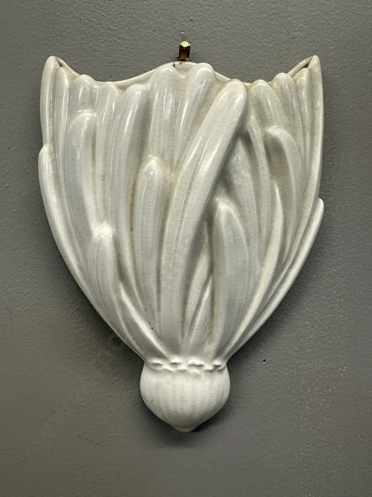 Mid Century Sylvac Cream Wall Hanging Pocket Vase H24cm. Image 1++
