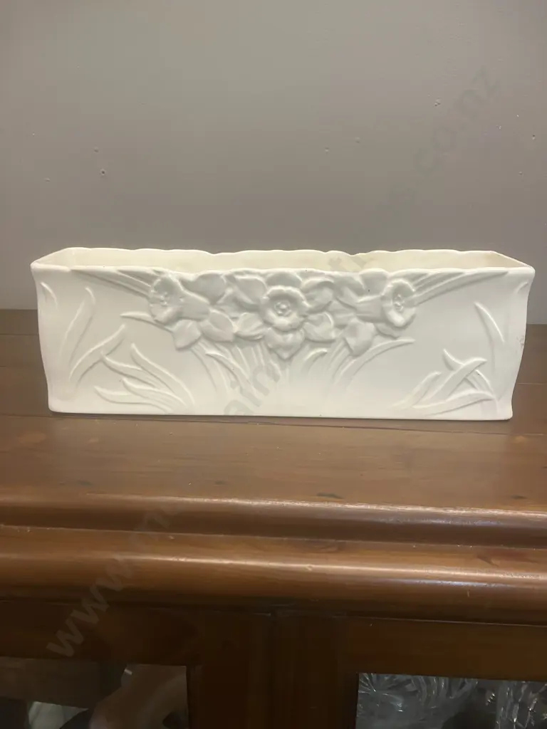 A 1940's Spode "Velamour Daffodil" Cream Trough Vase / Planter - England. H10 L31 D7.5cm Image 1++