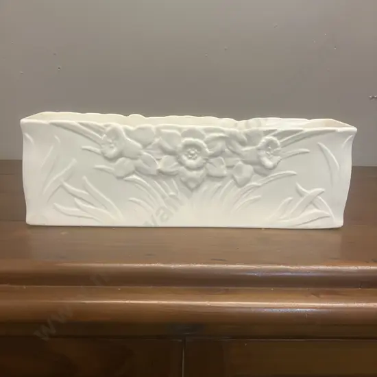 A 1940's Spode "Velamour Daffodil" Cream Trough Vase / Planter - England. H10 L31 D7.5cm
