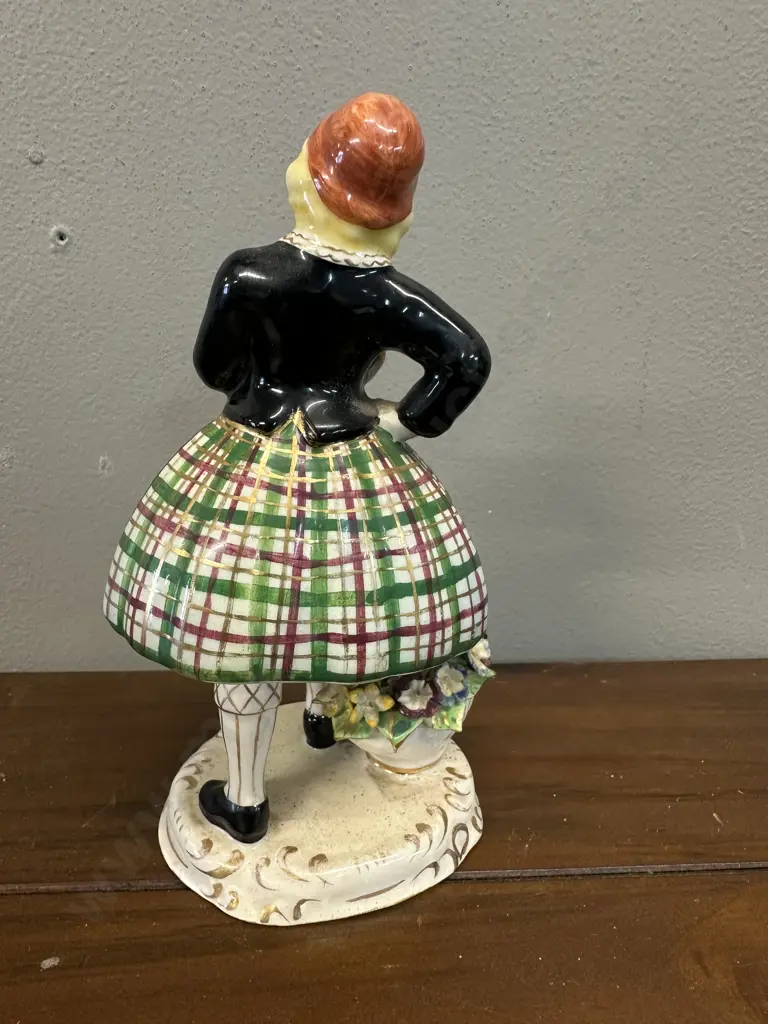 Art Deco Italian Hand Painted Ceramic Figurine H16.5cm. Image 1++