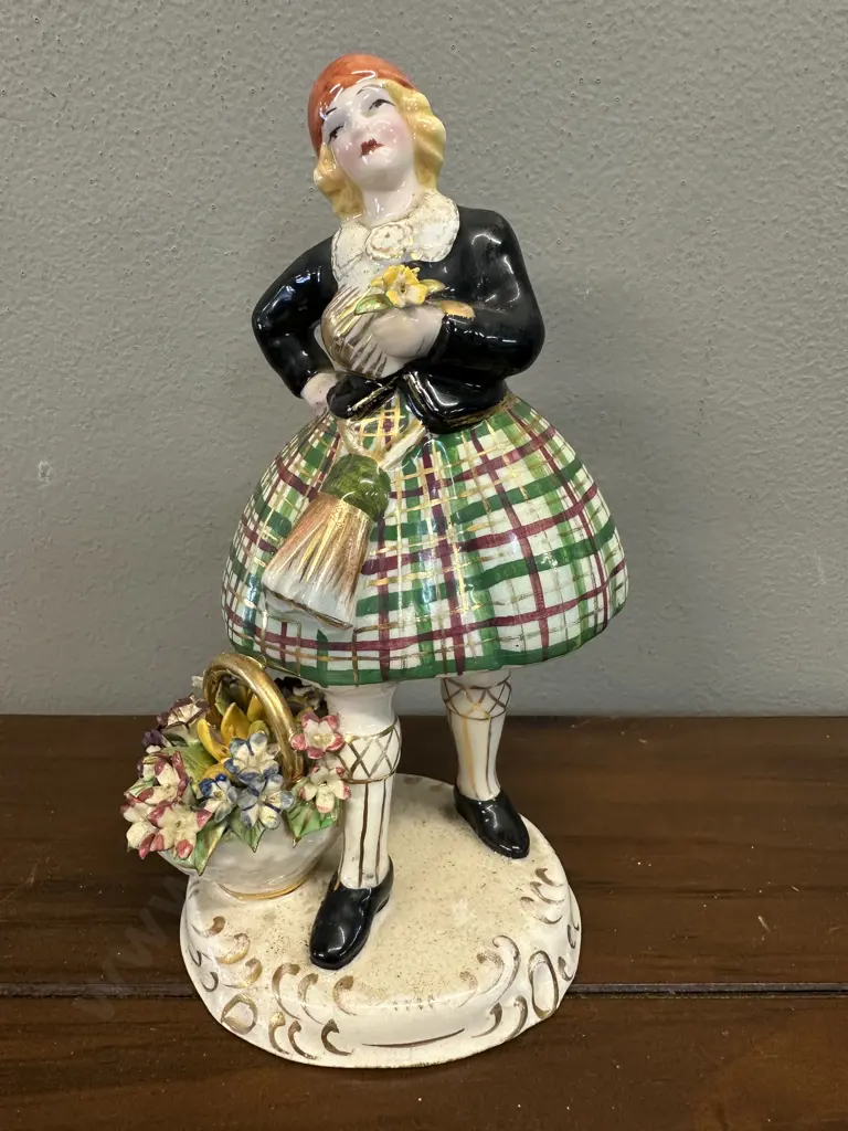 Art Deco Italian Hand Painted Ceramic Figurine H16.5cm. Image 1++