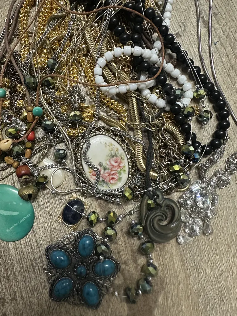 Selection Of Costume Jewellery Necklaces Image 1++