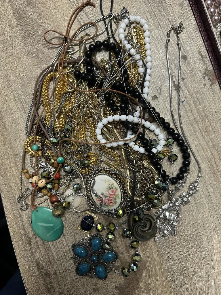 Selection Of Costume Jewellery Necklaces Image 1++