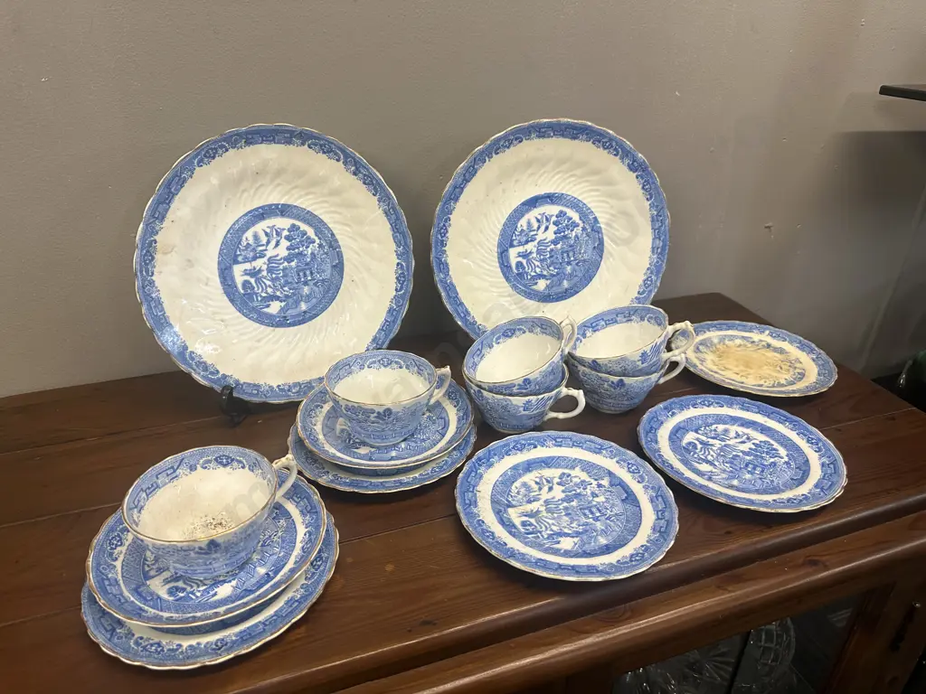 Selection Of Antique Blue Willow China Items Image 1++