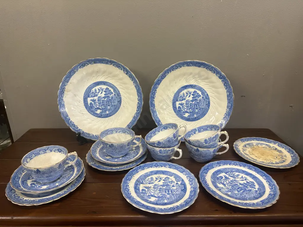 Selection Of Antique Blue Willow China Items Image 1++