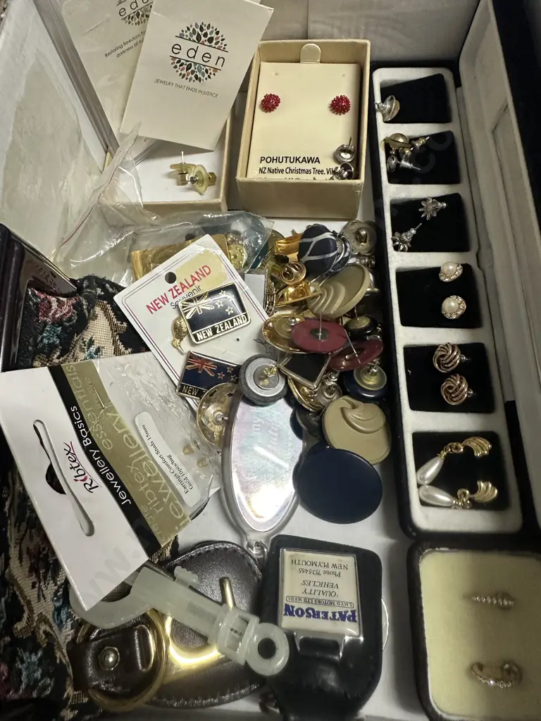 Selection Of Costume Jewellery, Pins, Key Rings, Vintage Purse Etc Image 1++