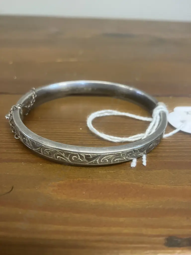 Hallmarked 1952 Smith & Pepper Birmingham Sterling Silver Hinged Bangle With Safety Chain (Wax Filled Image 1++
