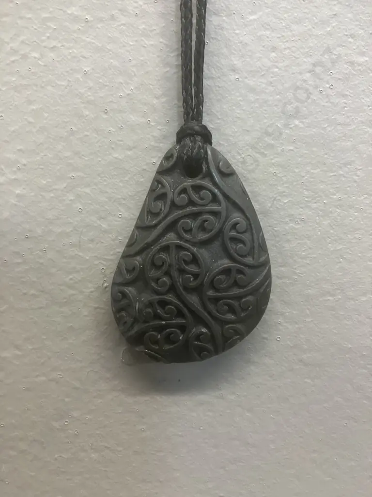 Birdlings Flat (NZ) Carved Touchstone Pendant With Original Box (Carved from Birdlings Flat Beach Stone) Image 1++