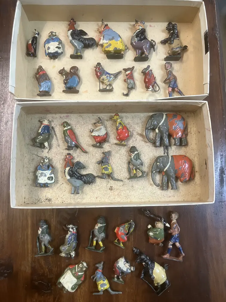 Lot of 32 x Britains Cadbury's Cococubs - 1930's Lead Painted Figures (15 Only Have Bases) Image 1++