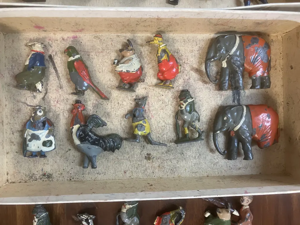 Lot of 32 x Britains Cadbury's Cococubs - 1930's Lead Painted Figures (15 Only Have Bases) Image 1++