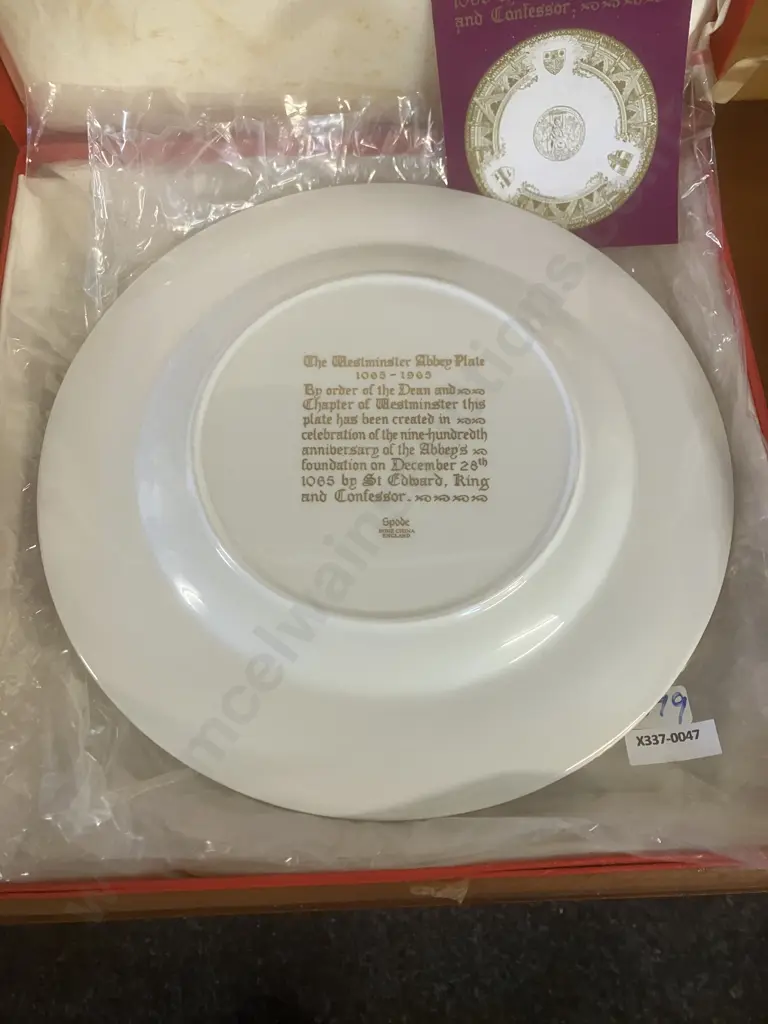 Vintage Spode English Bone China 'The Westminster Abbey Plate 1065-1965' With Original Box Image 1++