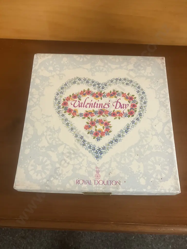 Vintage Royal Doulton Porcelain Valentines Day Plate 1976 With Original Box - England Image 1++