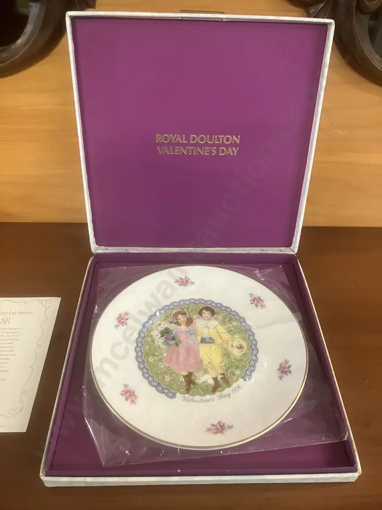 Vintage Royal Doulton Porcelain Valentines Day Plate 1976 With Original Box - England Image 1++