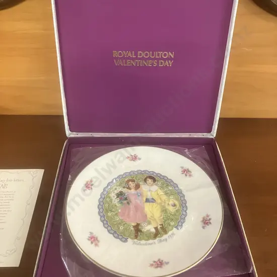 Vintage Royal Doulton Porcelain Valentines Day Plate 1976 With Original Box - England
