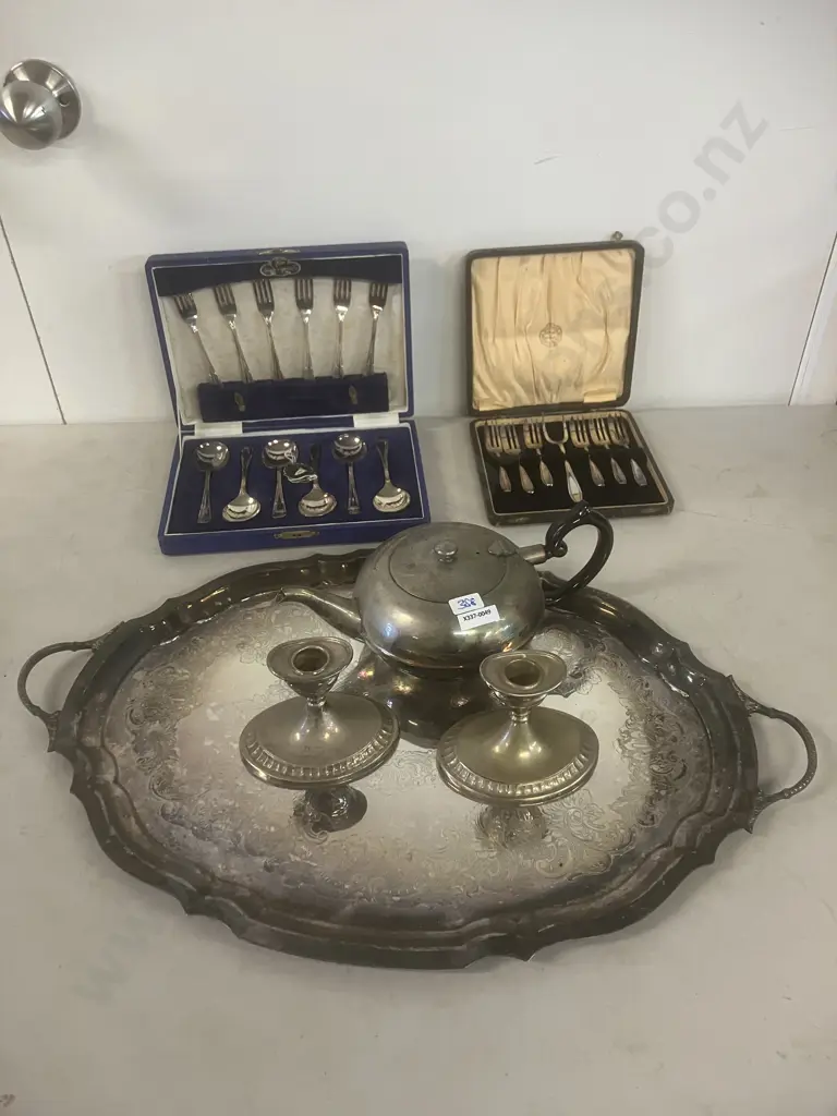 Selection of Silverplate Including Walker & Hall Set In Case Image 1++