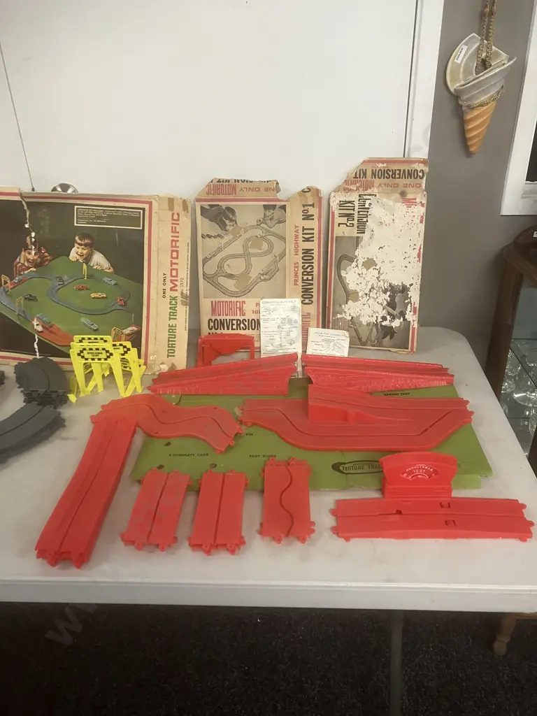 Vintage 1960's Motorific Slot Car Track - Assorted Image 1++