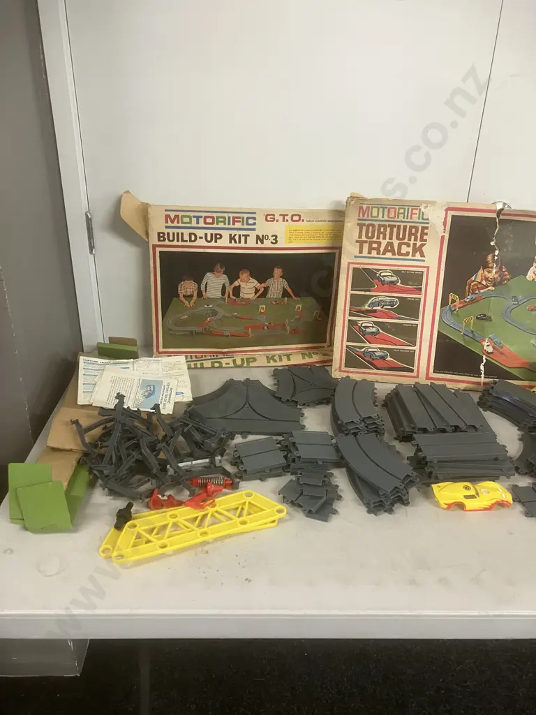 Vintage 1960's Motorific Slot Car Track - Assorted Image 1++