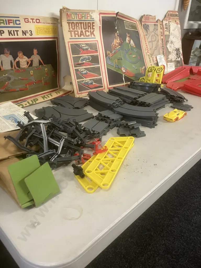 Vintage 1960's Motorific Slot Car Track - Assorted Image 1++