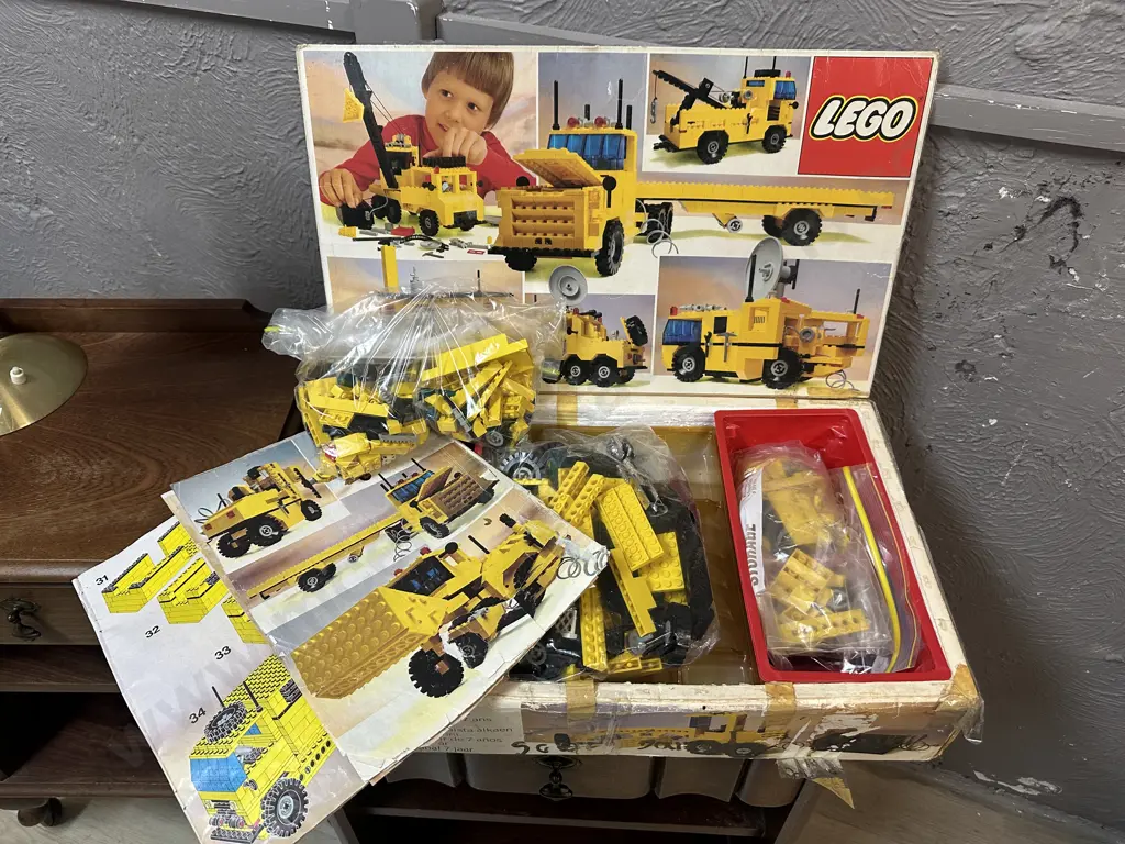 Vintage Lego 744 Universal Building Set Image 1++