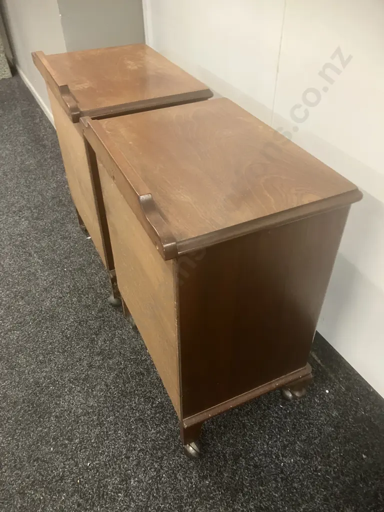 Pair of Mahogany Bedsides, Single Drawer With Open Lower Shelf, Cabriole Legs On Castors Image 1++