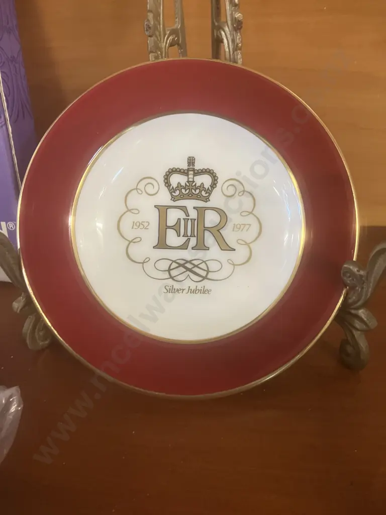 Pair of Wedgwood Royal Silver Jubilee Round Compotiers' & Original Boxes. Pair of 1953 Coronation Handles 'Benoni City' Image 1++