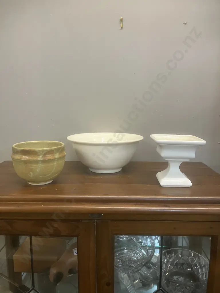 Vintage Mixing Bowl, Ceramic Pedestal & Pottery Bowl Image 1++