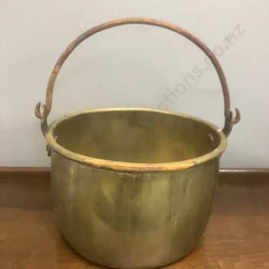 Vintage Brass Pan. 11.5 x 19cm