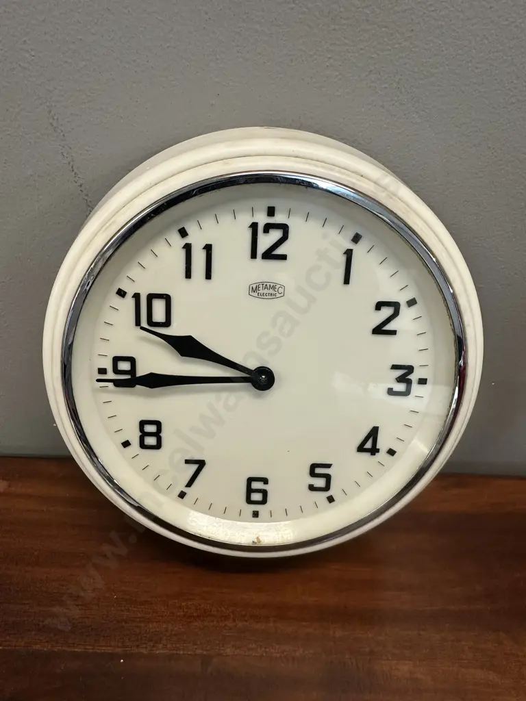 Vintage English Metamec Electric Wall Clock Image 1++