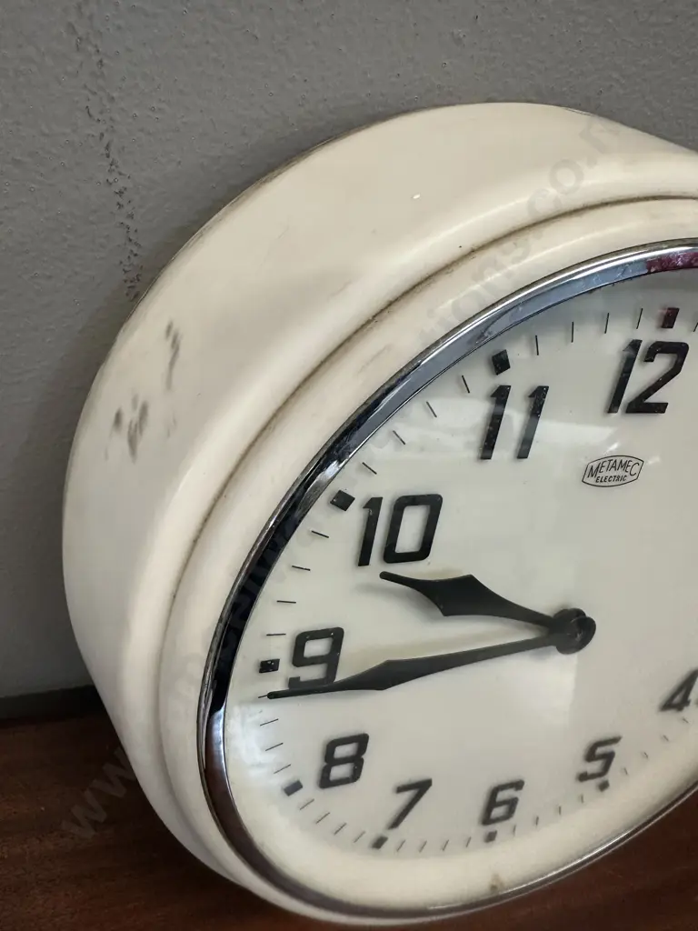 Vintage English Metamec Electric Wall Clock Image 1++